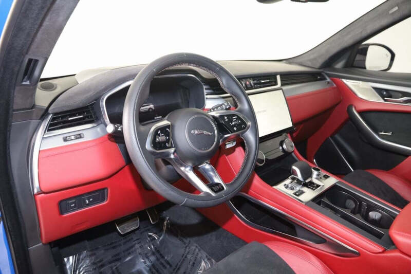 2024 Jaguar F-PACE SVR