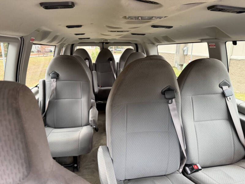 2013 Ford E-Series E-350 SD XLT