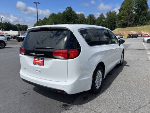 2026 Chrysler Voyager LX