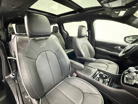 2027 Chrysler Pacifica Limited