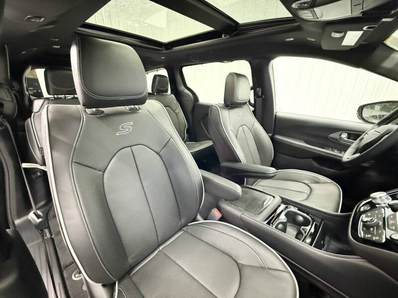 2027 Chrysler Pacifica Limited