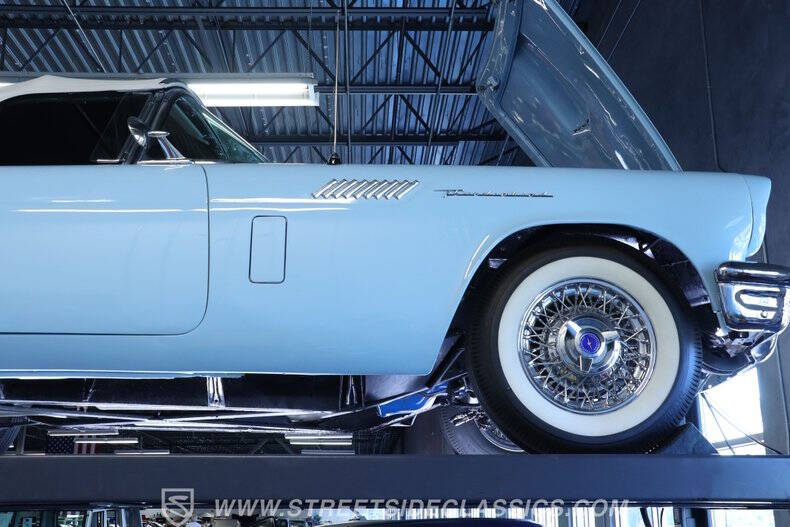 1957 Ford Thunderbird