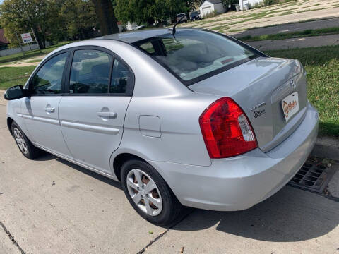 2009 Hyundai Accent for sale at Square Business Automotive in Milwaukee WI
