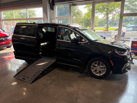 2025 Chrysler Pacifica Select