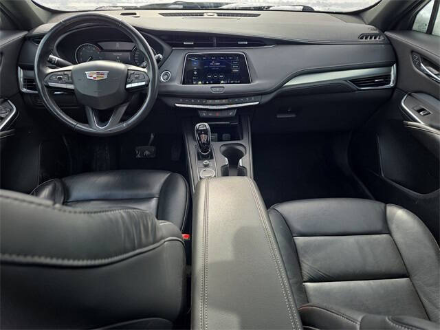 2022 Cadillac XT4 Premium Luxury