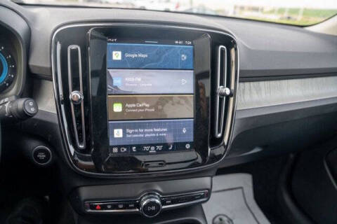 2024 Volvo XC40 B5 Plus Dark Theme