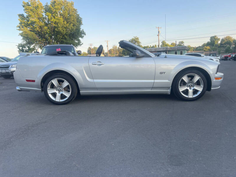 2006 Ford Mustang GT Deluxe