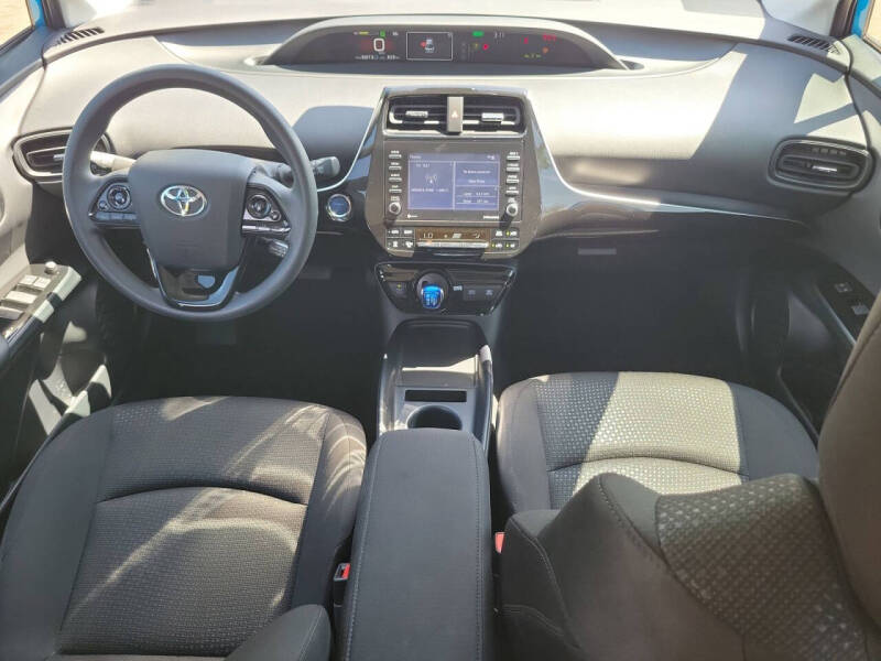 2022 Toyota Prius LE