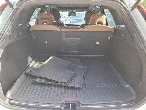 2023 Volvo XC60 B5 Plus Dark Theme