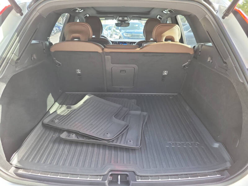 2023 Volvo XC60 B5 Plus Dark Theme