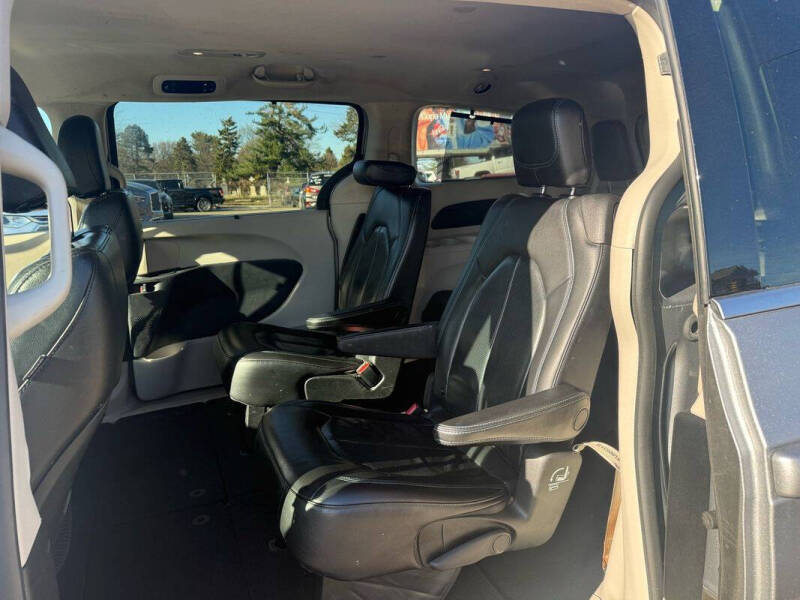 2021 Chrysler Pacifica Touring L