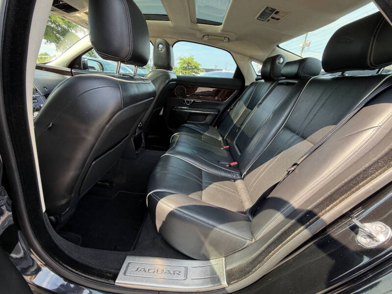 2016 Jaguar XJ R-Sport