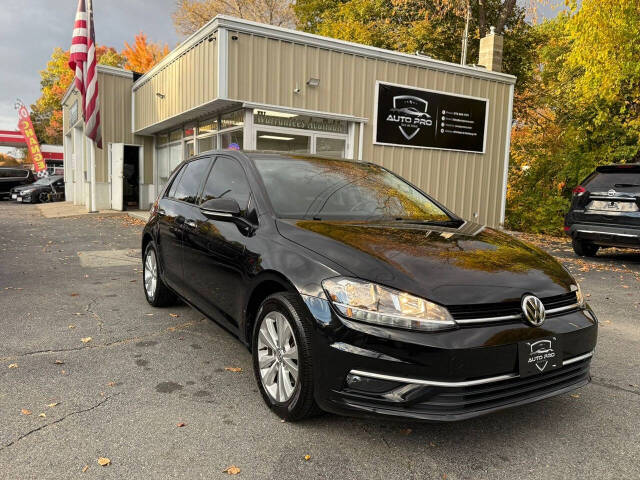 2019 Volkswagen Golf SE's photo