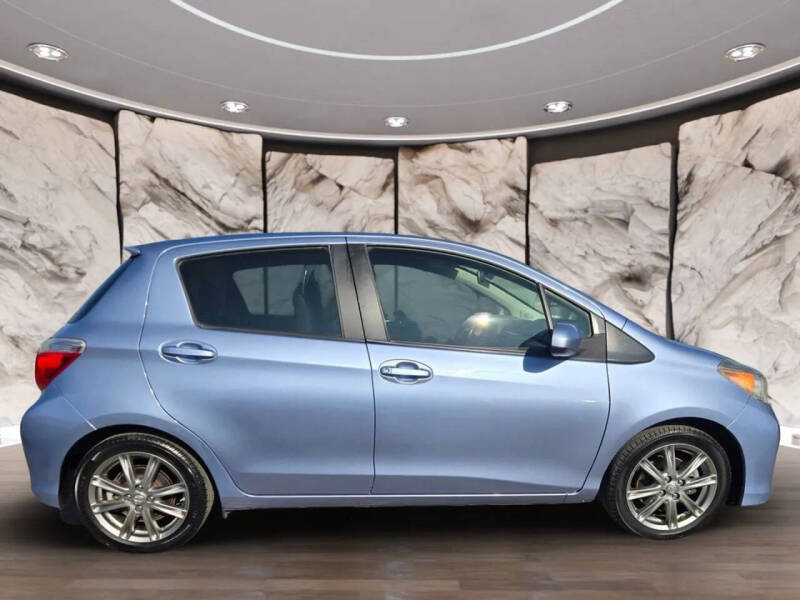 2012 Toyota Yaris 5-Door SE