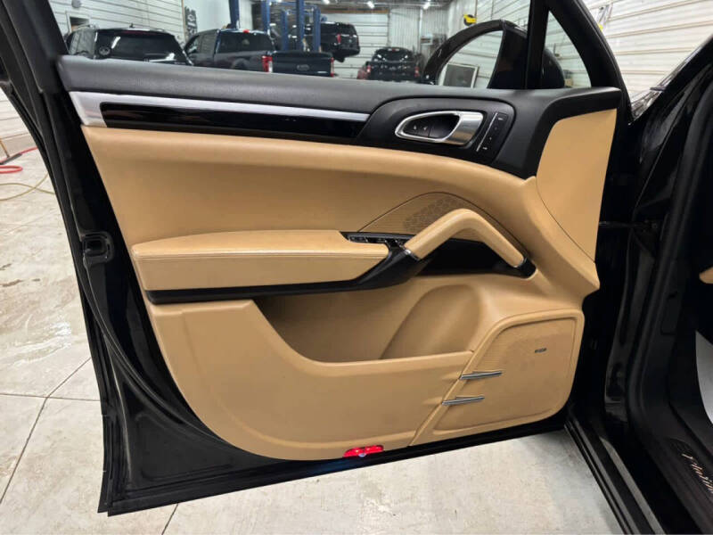 2017 Porsche Cayenne Platinum Edition
