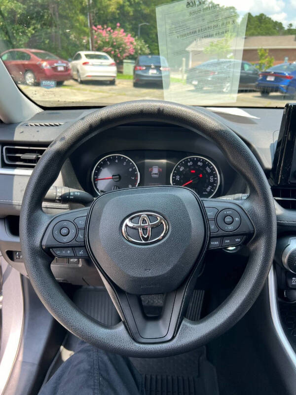 2021 Toyota RAV4 XLE photo 7