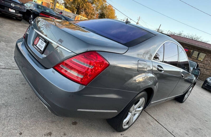 2010 Mercedes-Benz S-Class S550 photo 12