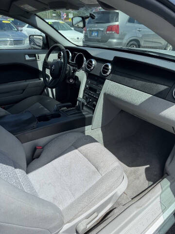 2008 Ford Mustang V6 Deluxe
