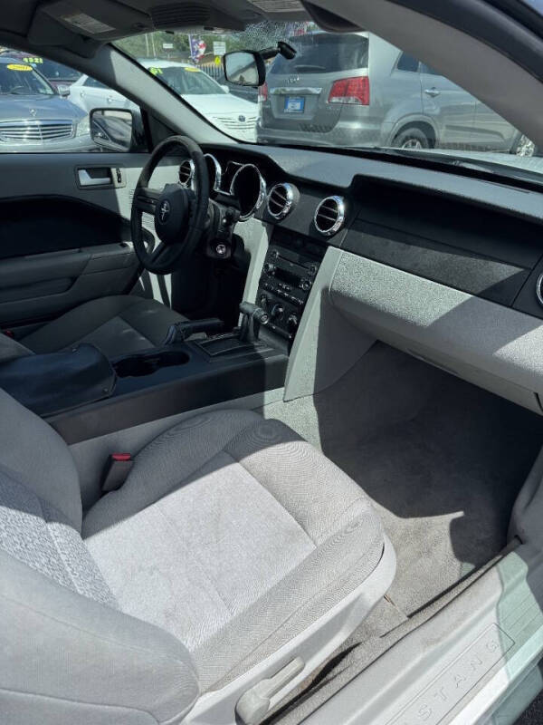 2008 Ford Mustang V6 Deluxe