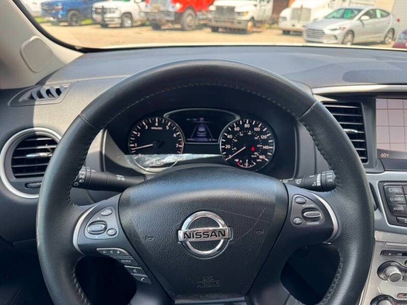 2017 Nissan Pathfinder SL