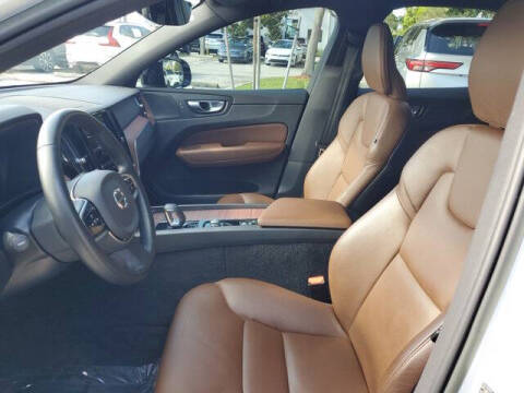 2023 Volvo XC60 B5 Plus Dark Theme