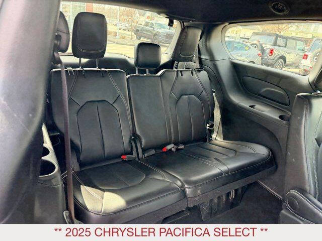 2025 Chrysler Pacifica Select