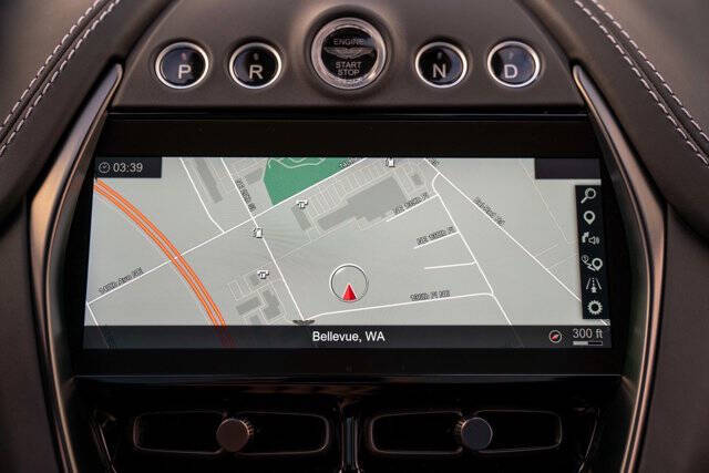 2022 Aston Martin DBX 21