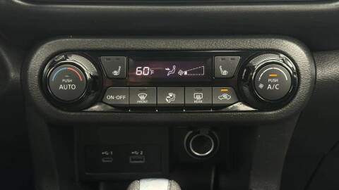 2022 Nissan Kicks SR