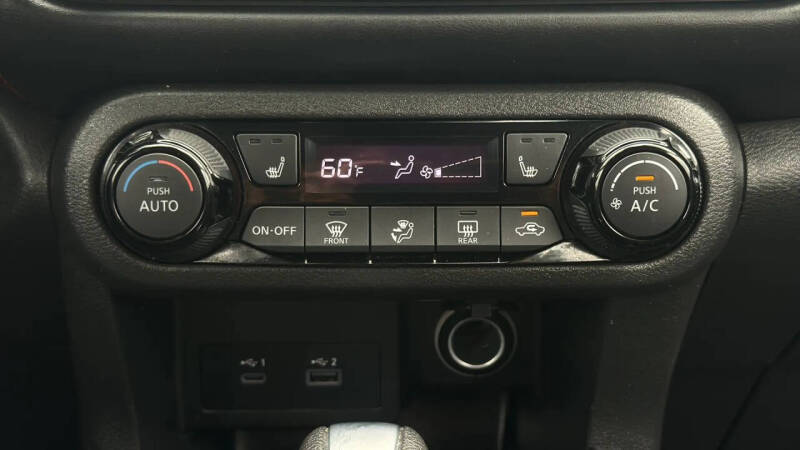 2022 Nissan Kicks SR