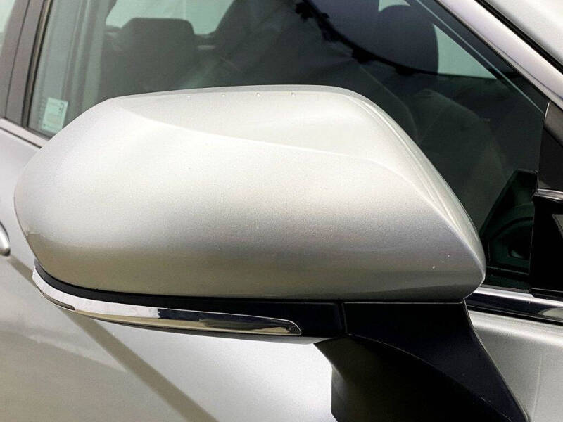 2022 Toyota Camry Hybrid XLE