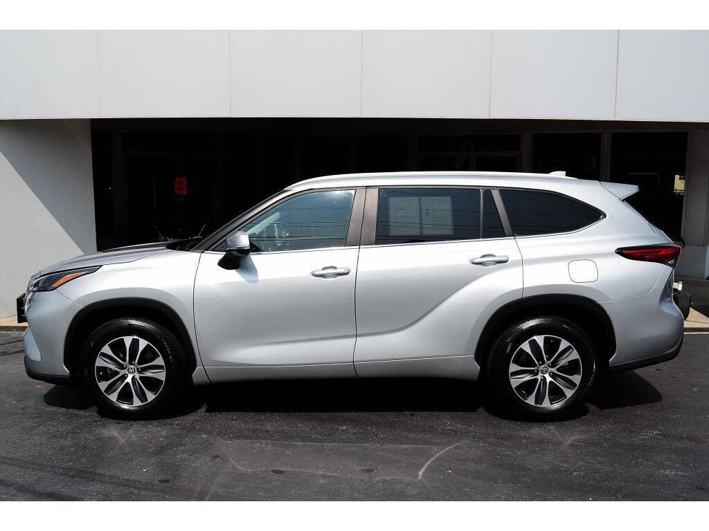 2023 Toyota Highlander for sale at EARL DUFF PRE-OWNED CENTER in Harriman, TN