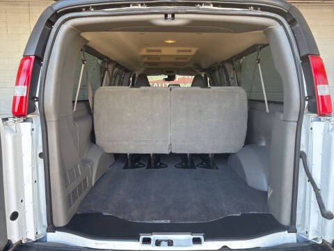 2025 Chevrolet Express LT 3500