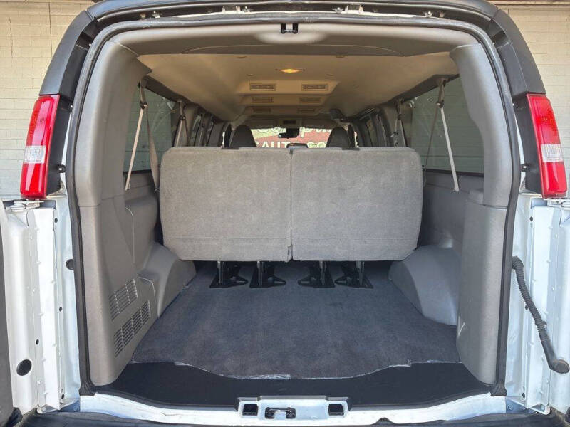 2025 Chevrolet Express LT 3500