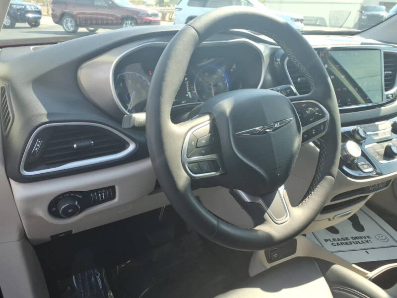 2024 Chrysler Pacifica Touring L