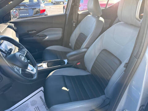 2022 Nissan Kicks SR