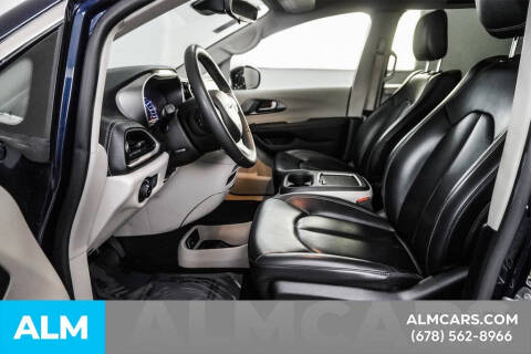 2024 Chrysler Pacifica Plug-In Hybrid Select