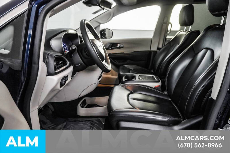 2024 Chrysler Pacifica Plug-In Hybrid Select