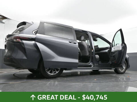 2025 Toyota Sienna LE 8-Passenger