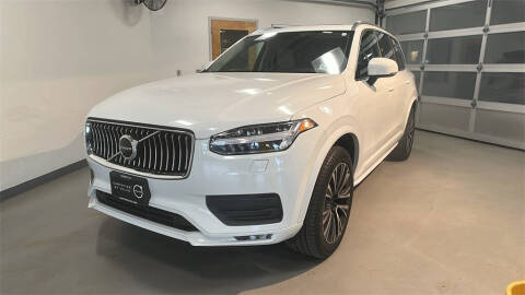 2022 Volvo XC90 T6 Momentum 7-Passenger