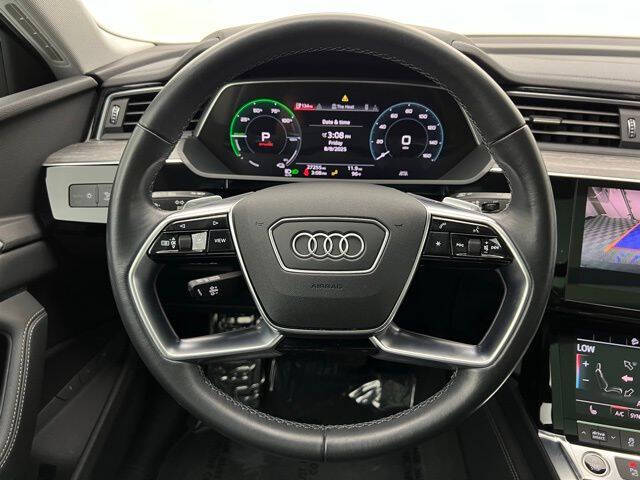 2022 Audi e-tron quattro Premium