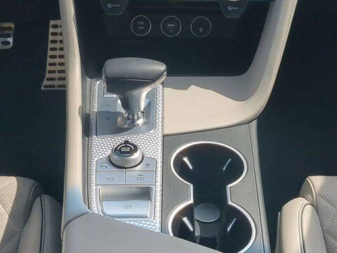 2023 Genesis G70