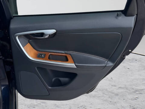 2017 Volvo XC60 T5 Inscription