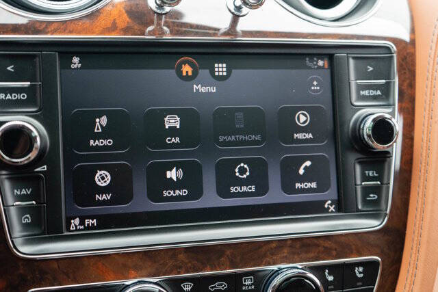 2017 Bentley Bentayga 24
