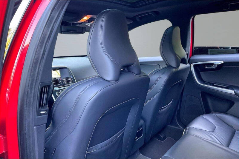 2016 Volvo XC60 T6 Drive-E R-Design