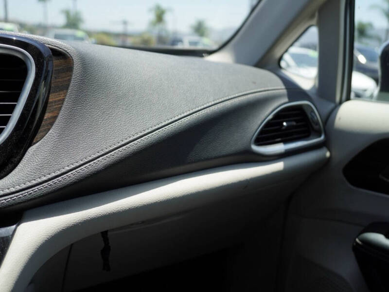 2023 Chrysler Pacifica Plug-In Hybrid Limited