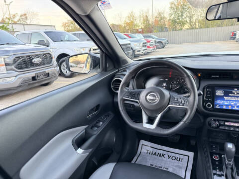 2022 Nissan Kicks SR