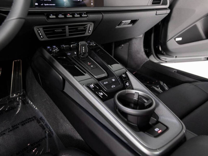 2025 Porsche 911 Carrera