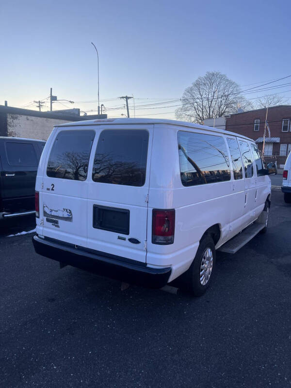 2011 Ford E-Series E-150 XLT