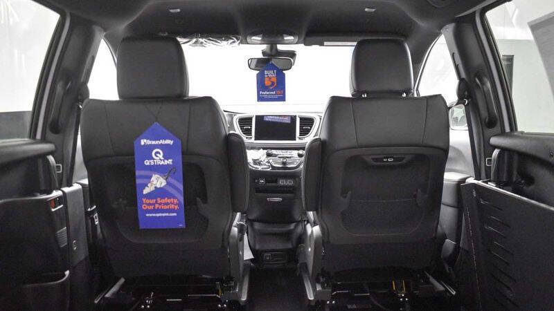 2025 Chrysler Pacifica Select