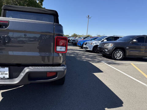 2024 Jeep Gladiator Sport